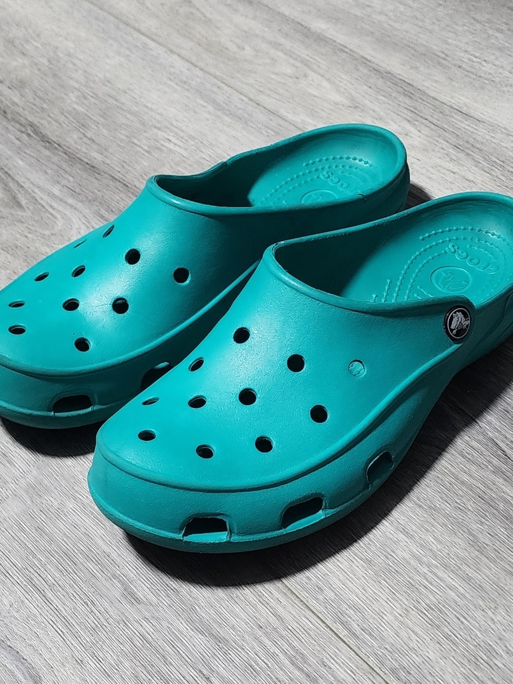 Crocs Freesail Turquoise Clogs Womens Size 9